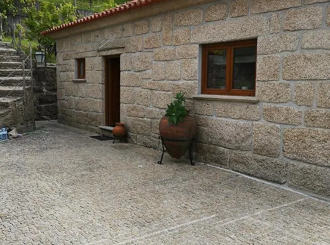 Encosta Do Douro - Rio Douro Cinfães